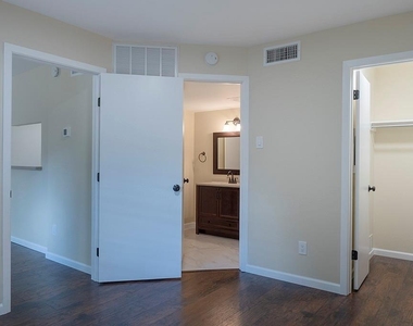 18333 Roehampton Drive - Photo Thumbnail 5