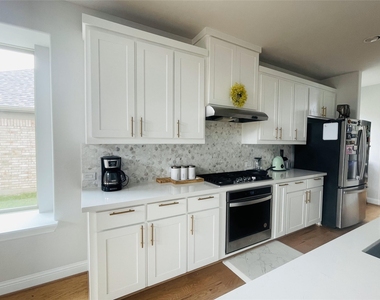305 Cypress Hill Drive - Photo Thumbnail 13