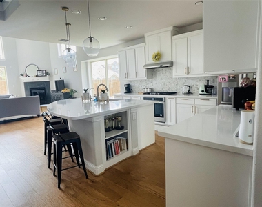 305 Cypress Hill Drive - Photo Thumbnail 11