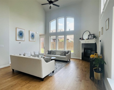 305 Cypress Hill Drive - Photo Thumbnail 15