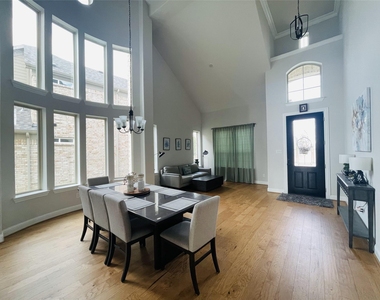 305 Cypress Hill Drive - Photo Thumbnail 4