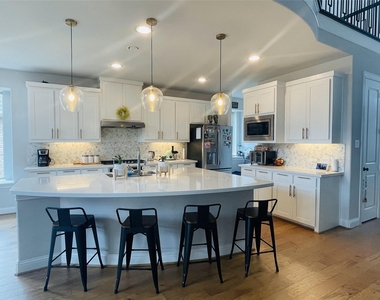 305 Cypress Hill Drive - Photo Thumbnail 10