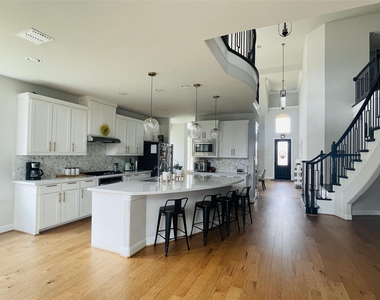 305 Cypress Hill Drive - Photo Thumbnail 8