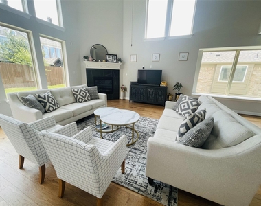 305 Cypress Hill Drive - Photo Thumbnail 17