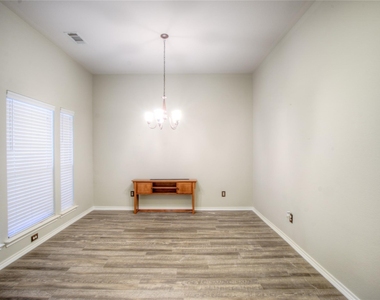5012 Nash Lane - Photo Thumbnail 2