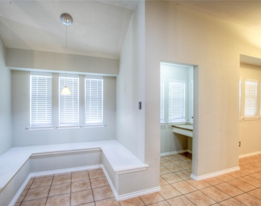 5012 Nash Lane - Photo Thumbnail 7