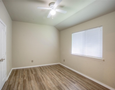 5012 Nash Lane - Photo Thumbnail 18