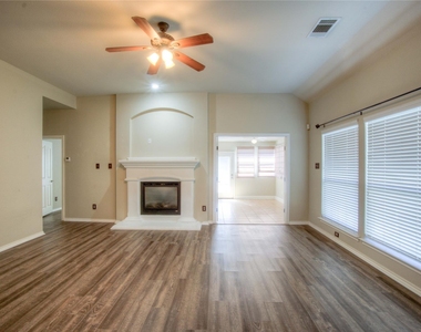 5012 Nash Lane - Photo Thumbnail 8