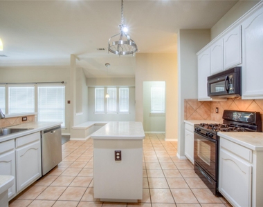 5012 Nash Lane - Photo Thumbnail 5