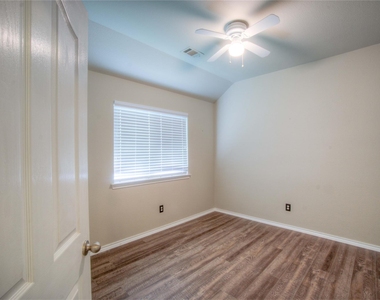 5012 Nash Lane - Photo Thumbnail 17