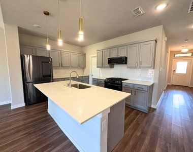10740 Juniper Canyon Way - Photo Thumbnail 4