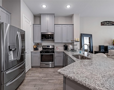 1451 Perrin Lane - Photo Thumbnail 7