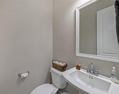 1451 Perrin Lane - Photo Thumbnail 9