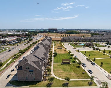 1451 Perrin Lane - Photo Thumbnail 27