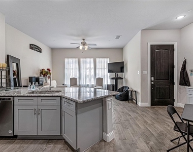 1451 Perrin Lane - Photo Thumbnail 10