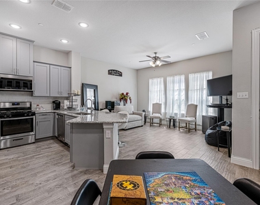 1451 Perrin Lane - Photo Thumbnail 8
