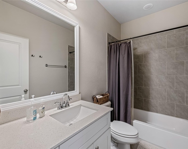 1451 Perrin Lane - Photo Thumbnail 16