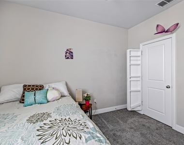 1451 Perrin Lane - Photo Thumbnail 18