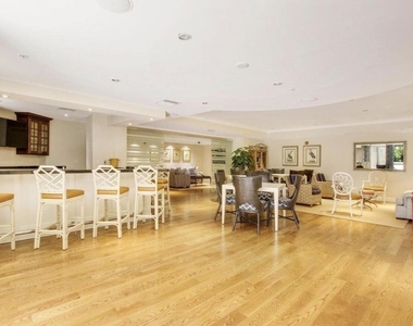 801 S Olive Avenue - Photo Thumbnail 7