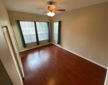963 Red Parrot Lane - Photo Thumbnail 5