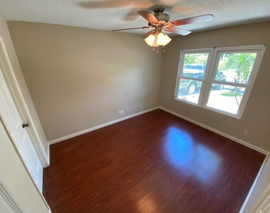 963 Red Parrot Lane - Photo Thumbnail 6
