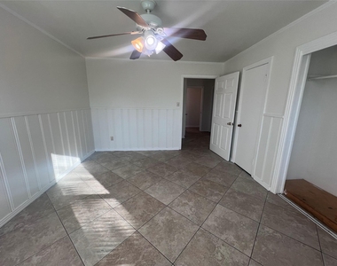 3215 Pine Avenue - Photo Thumbnail 12