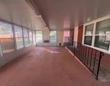 3215 Pine Avenue - Photo Thumbnail 17