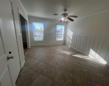 3215 Pine Avenue - Photo Thumbnail 11