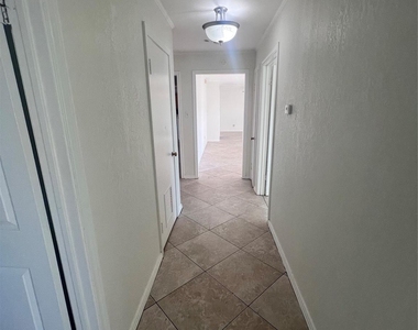 3215 Pine Avenue - Photo Thumbnail 14