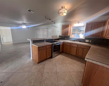 3215 Pine Avenue - Photo Thumbnail 5