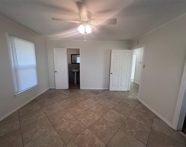 3215 Pine Avenue - Photo Thumbnail 7