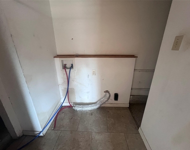3215 Pine Avenue - Photo Thumbnail 16