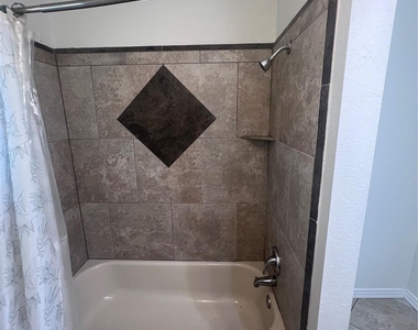 3215 Pine Avenue - Photo Thumbnail 13