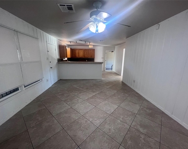 3215 Pine Avenue - Photo Thumbnail 6