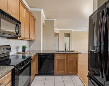 800 E 15th Street - Photo Thumbnail 8