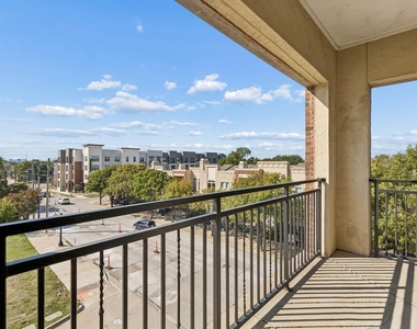 800 E 15th Street - Photo Thumbnail 5