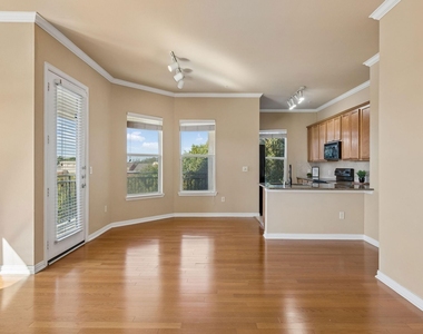 800 E 15th Street - Photo Thumbnail 2