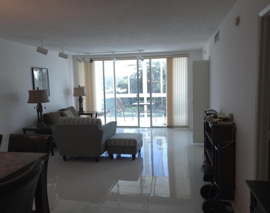 3150 N Course Lane - Photo Thumbnail 4