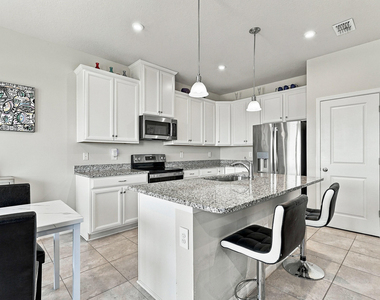 12357 Sw Forli Way - Photo Thumbnail 4