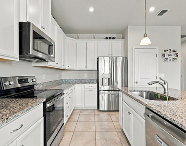 12357 Sw Forli Way - Photo Thumbnail 5