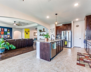 3003 Lily Lane - Photo Thumbnail 11