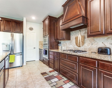 3003 Lily Lane - Photo Thumbnail 14