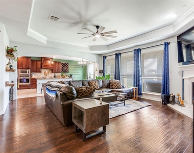 3003 Lily Lane - Photo Thumbnail 8