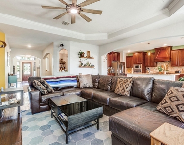 3003 Lily Lane - Photo Thumbnail 9