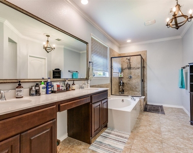 3003 Lily Lane - Photo Thumbnail 18