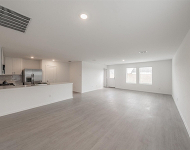 3013 Tooley Drive - Photo Thumbnail 5