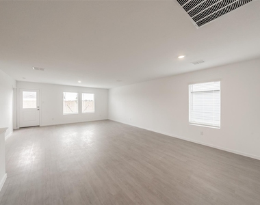 3013 Tooley Drive - Photo Thumbnail 4