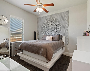 10912 Smithville Place - Photo Thumbnail 14