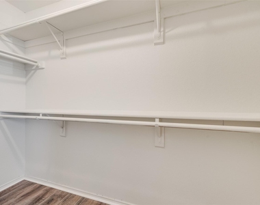 914 Wentwood Drive - Photo Thumbnail 6