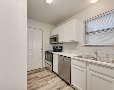 914 Wentwood Drive - Photo Thumbnail 14